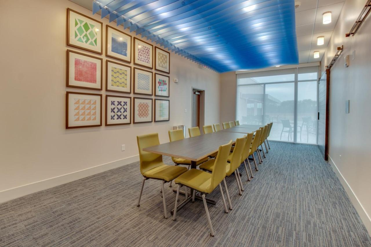 Holiday Inn Express & Suites - Union City By Ihg Exterior foto